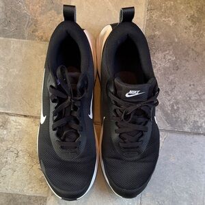 Nike Men's Black and White Athletic Shoes